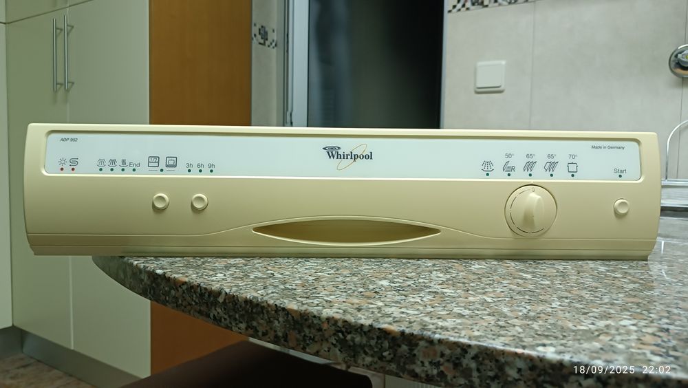 Painel máquina de lavar loiça marca Whirlpool  modelo ADP 952