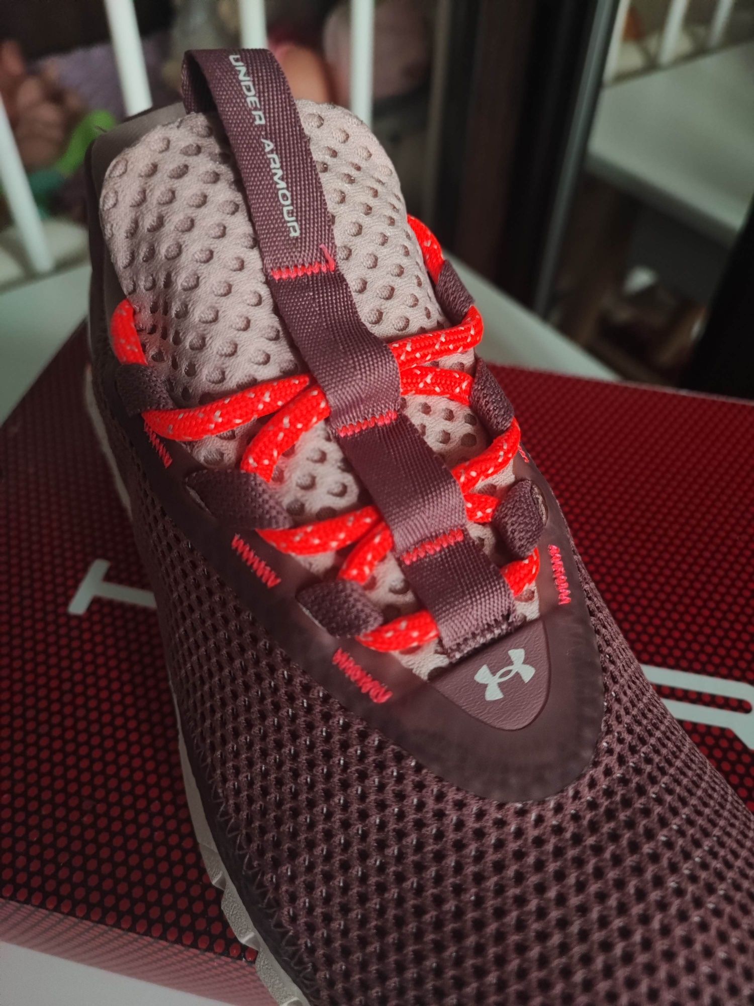 Продам кросівки Under Armour W HOVR STRT.