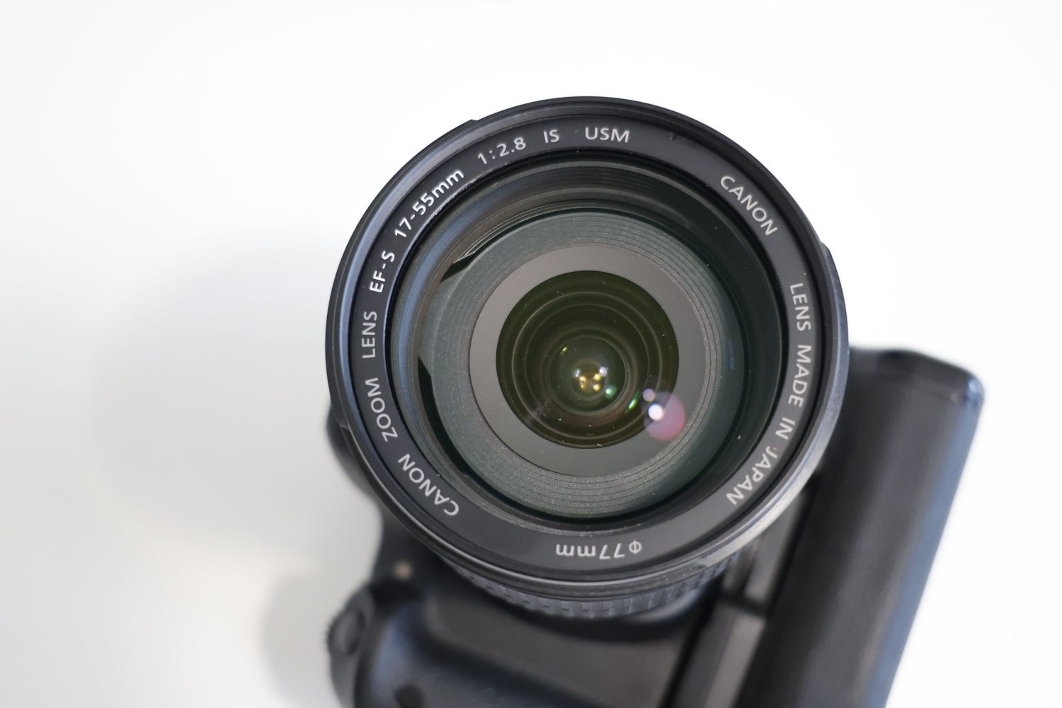 Canon 77D + Canon 17-55 2.8 IS USM + Grip