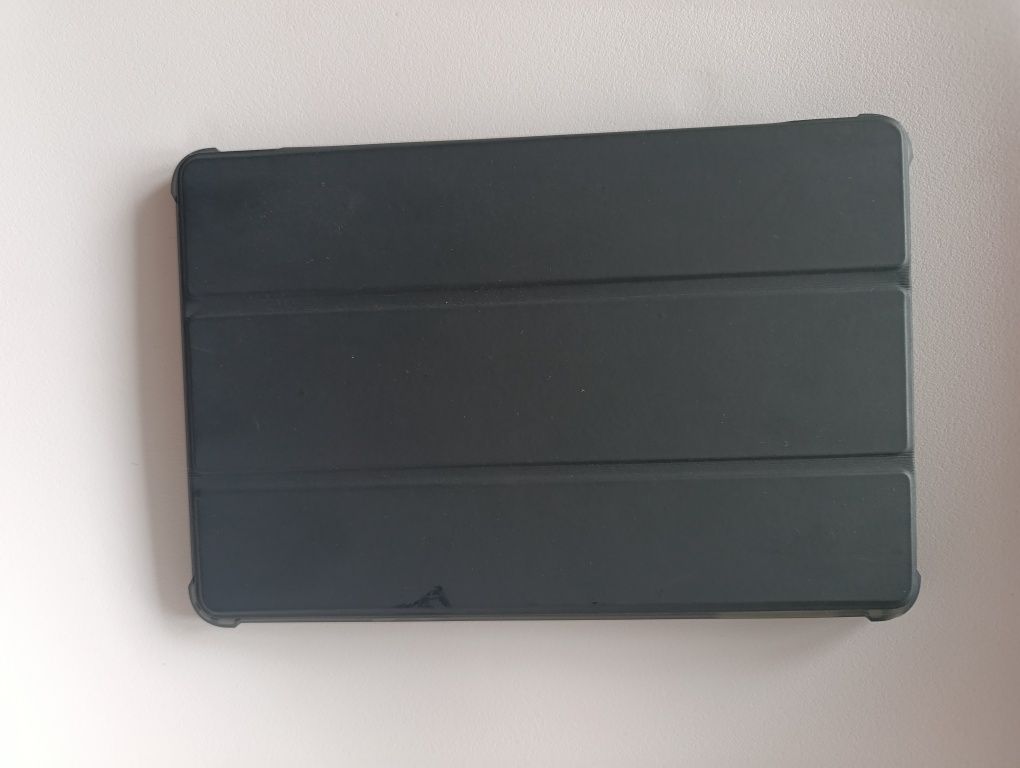 Tablet w etui     .