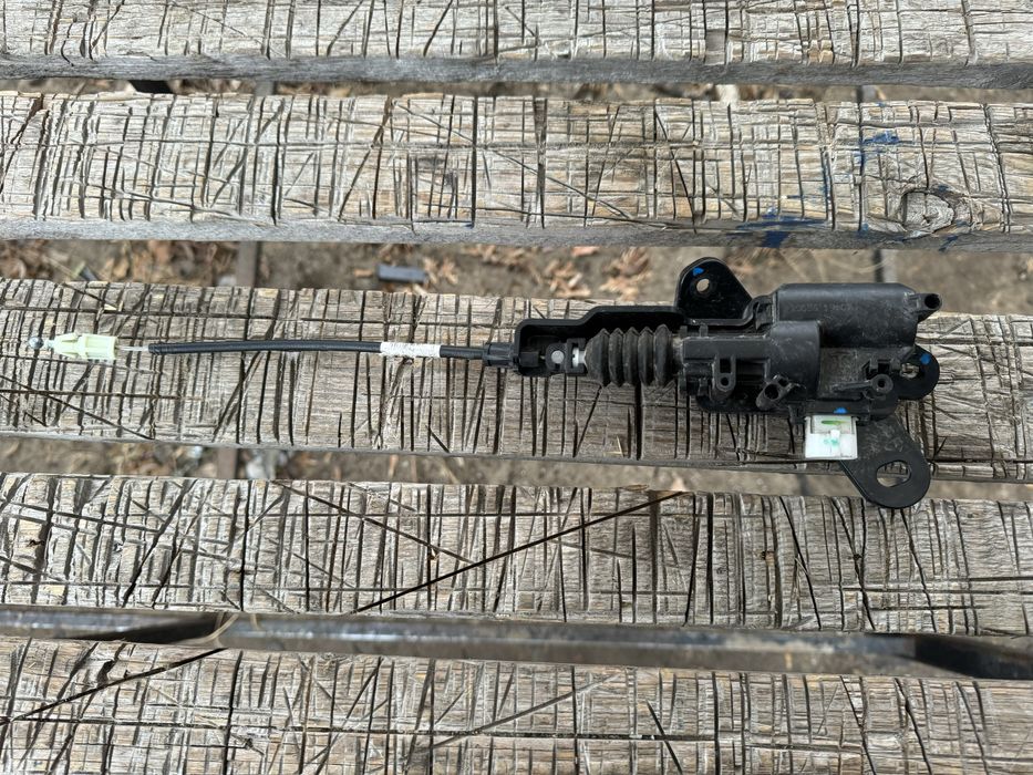 Tesla Model Y актуатор капота привод замка капота оригинал разборка