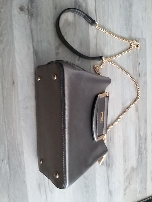 Torebka Kriste Bell na łańcuszku