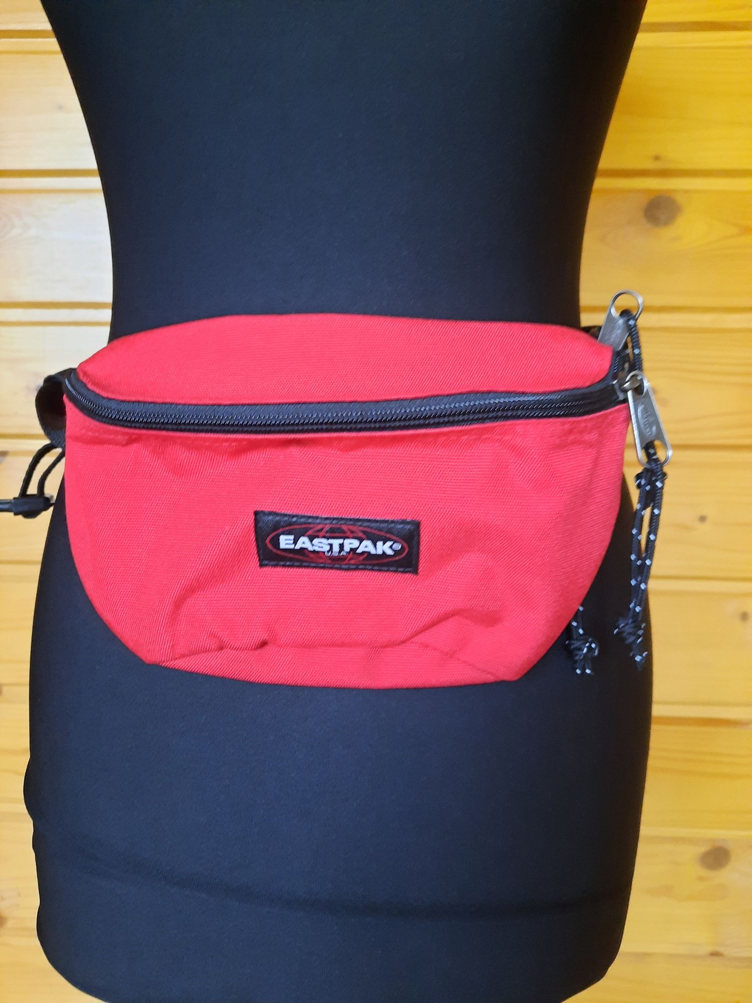 Nerka Eastpak saszetka pasek regulowany.