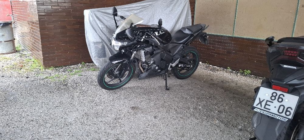 Honda CBR 125 ano 2011