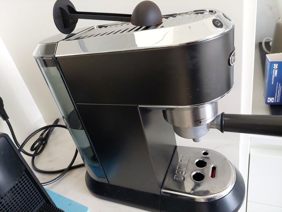 Máquina de café delonghi cinza escuro