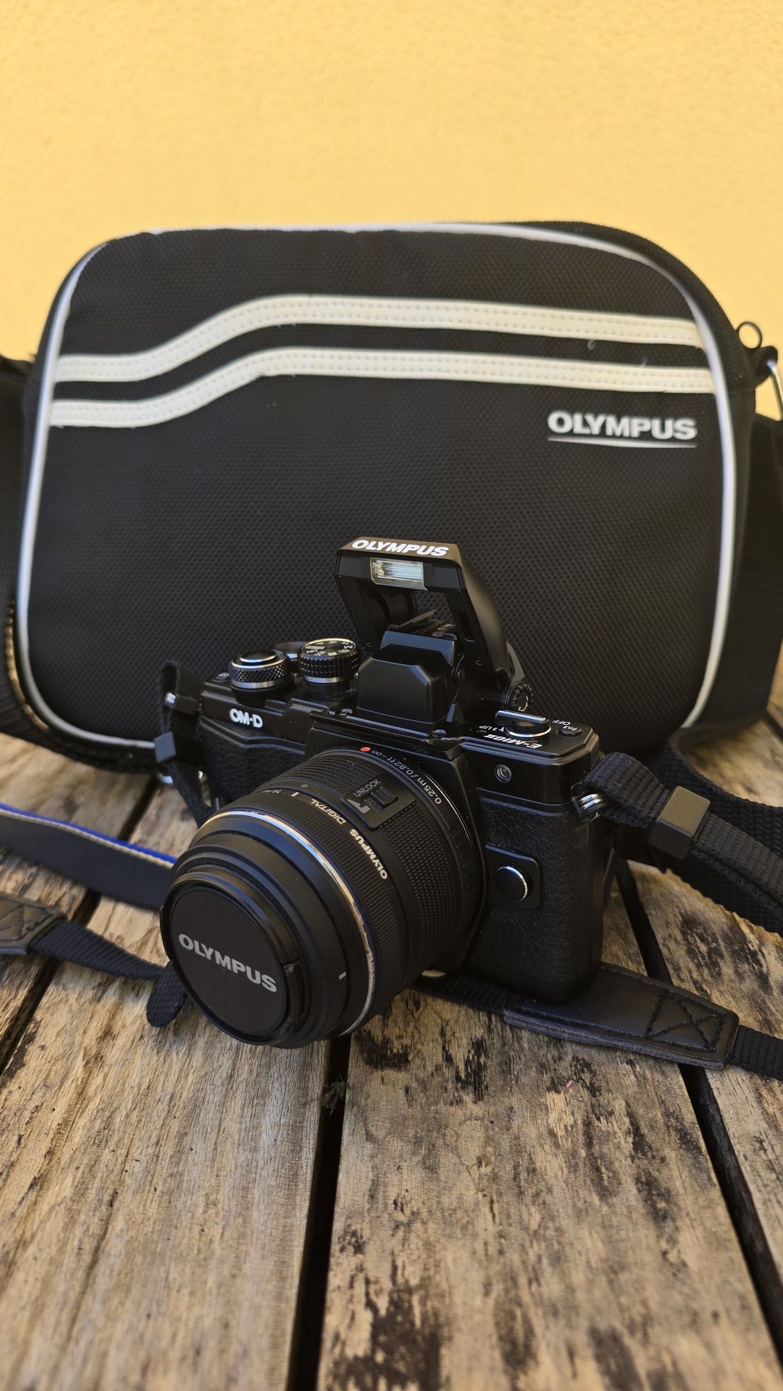 Olympus OM-D E-M10 Mark 2 Trip Kit