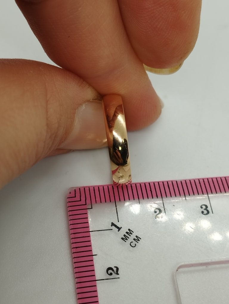Золотое новое обручальное колечко 17 размер 2.44 грамма
