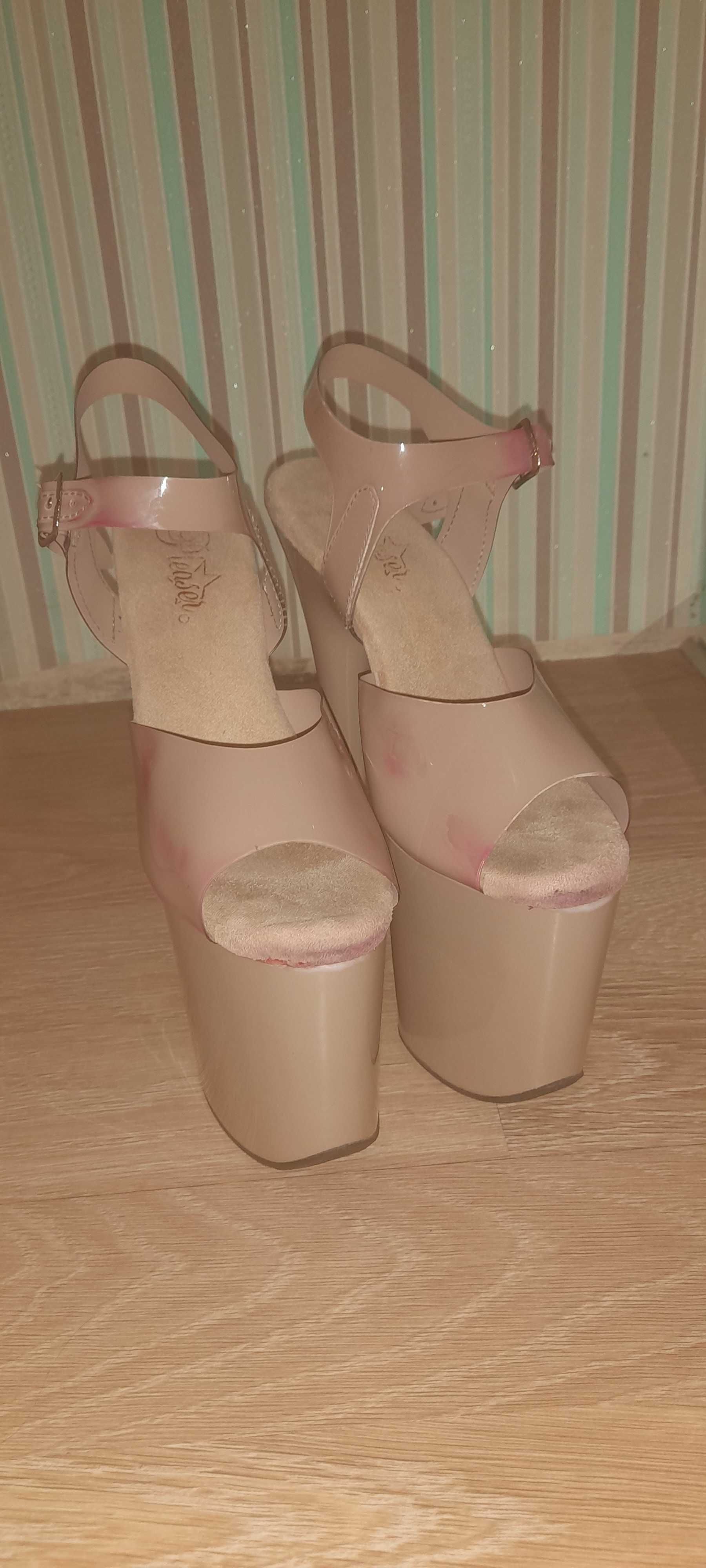 Стріпи Pleaser трійки бежеві