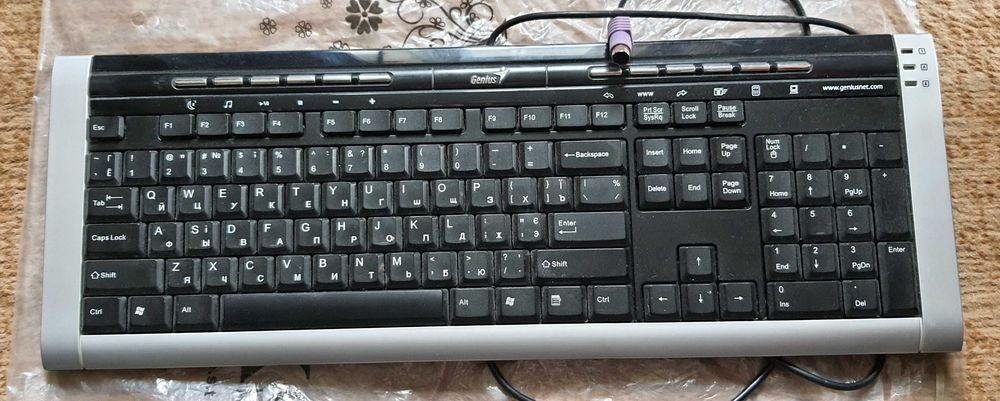 Клавиатура  Genius рабочая.