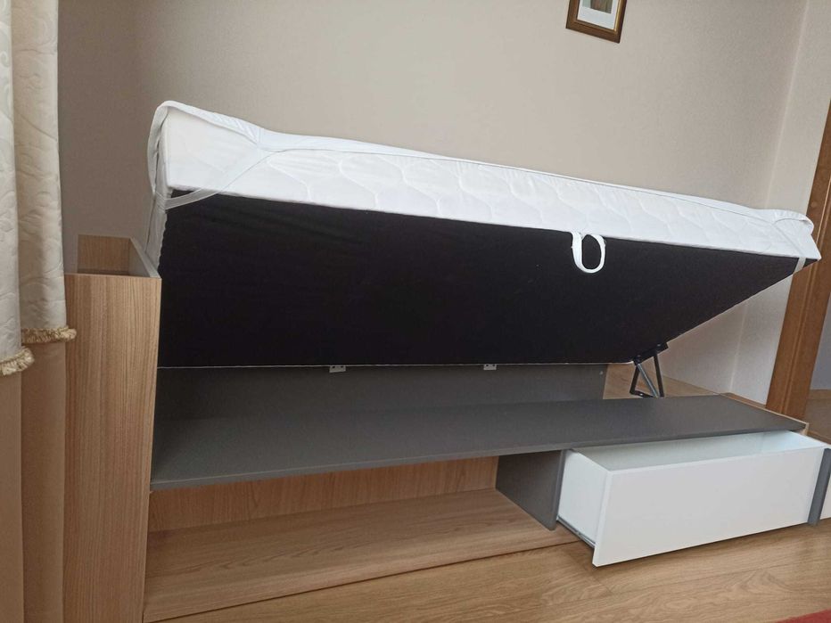 Łóżko ze stelażem 218x90