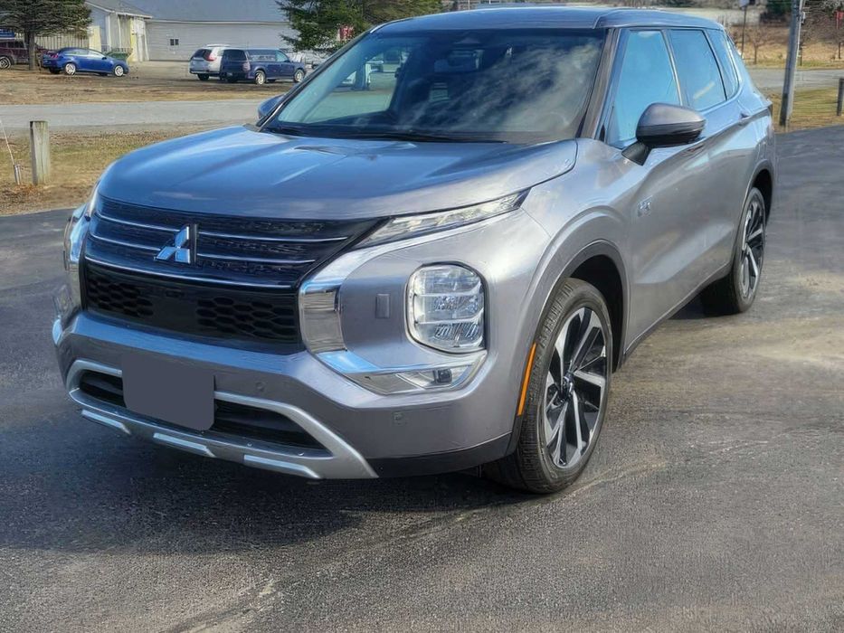 Mitsubishi Outlander PHEV SE      2023