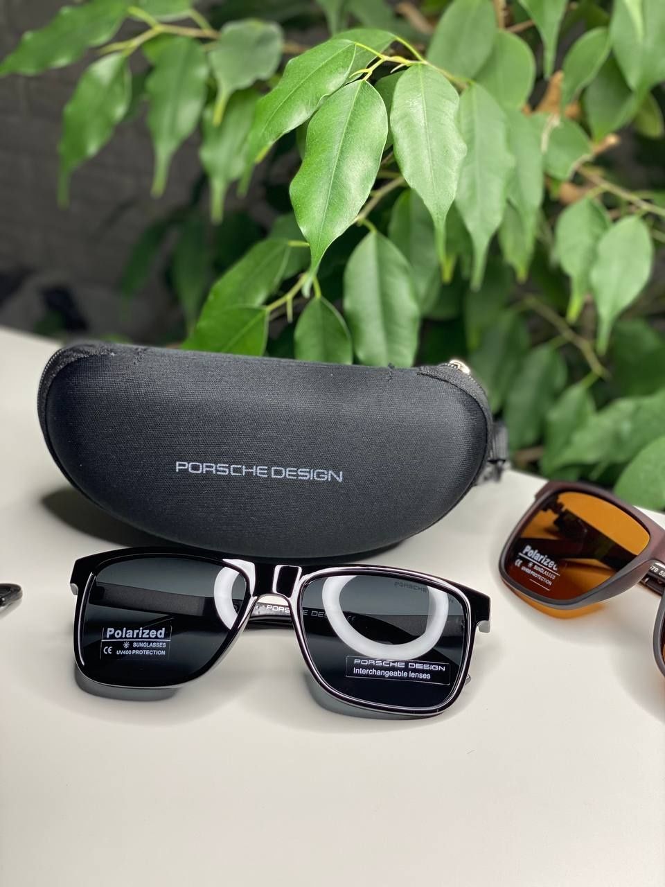 Солнцезащитные очки Porsche черные глянцевые с поляризацией Polarized