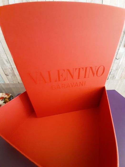 Caixa Valentino Garavani, vermelha, Vazia