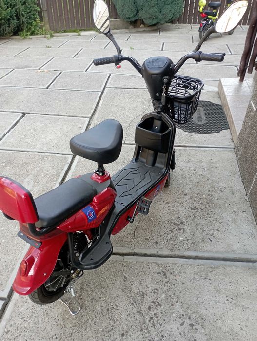 Продам електро скутери всі деталі за телефоном +380 97 782 3292