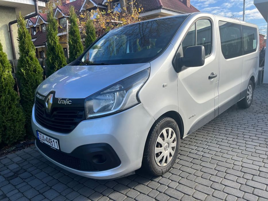 Renault Trafic 1,6DCI - długi - 9 osobowy