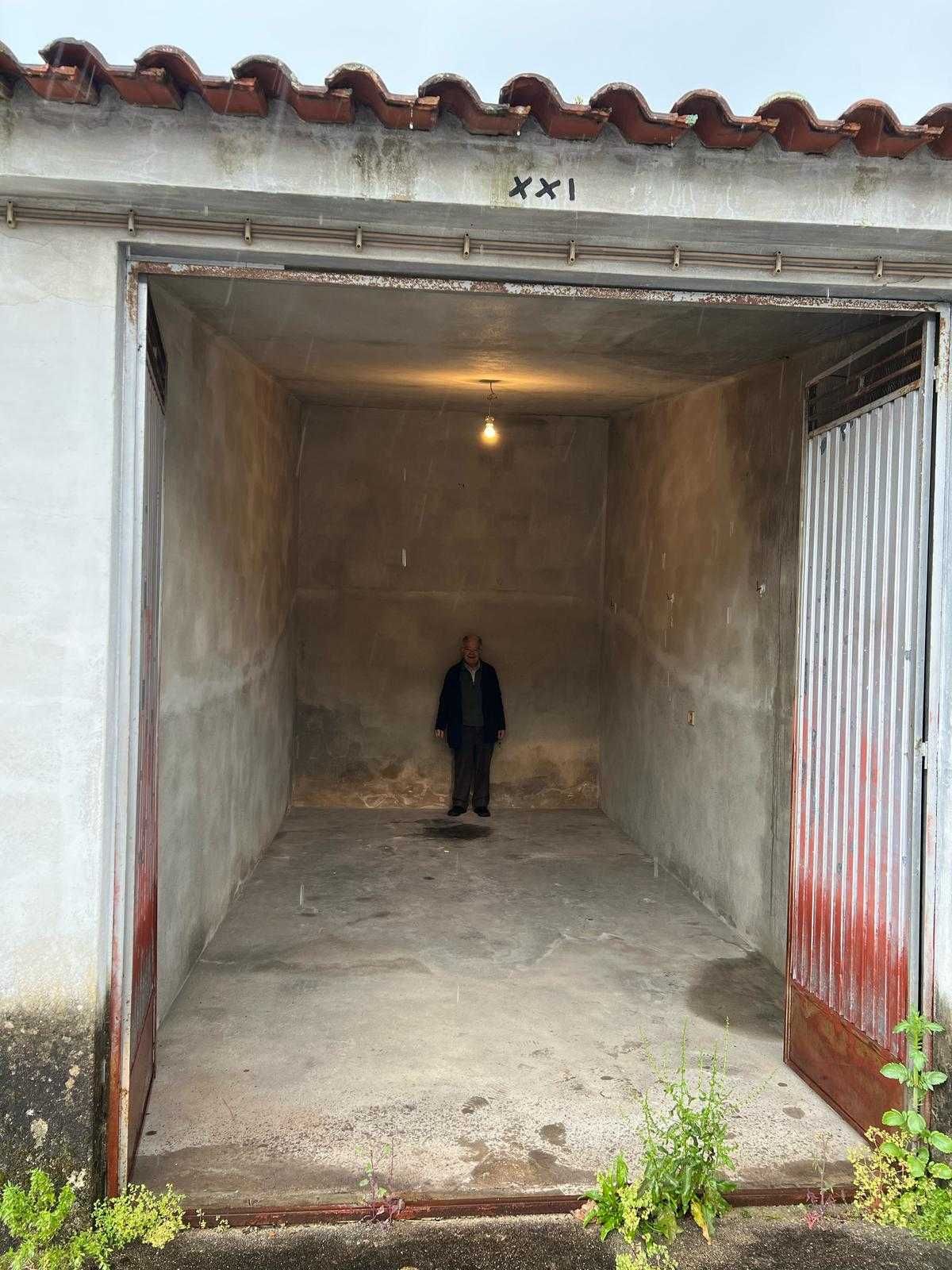 Vende-se garagem individual fechada em Coimbra cidade