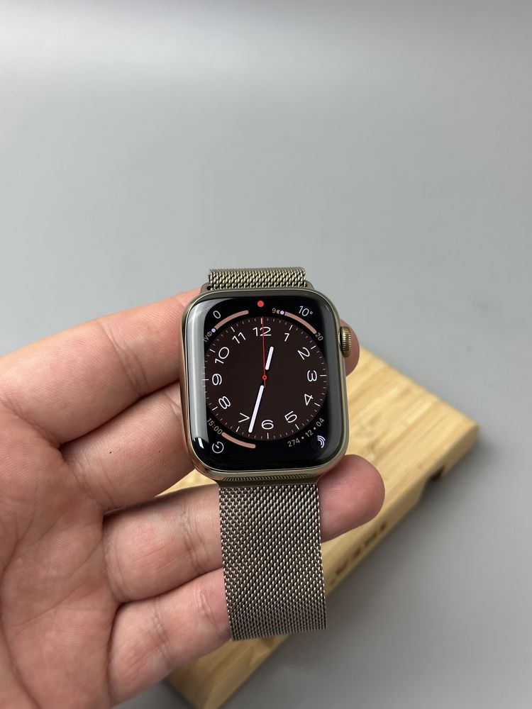 Apple Watch 8 + LTE 45mm Gold Steel Case w. Milanese Loop Gold