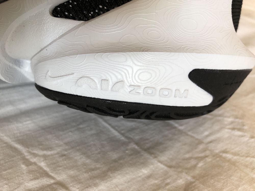 Кросівки баскетбольні Nike Cosmic Unity 2