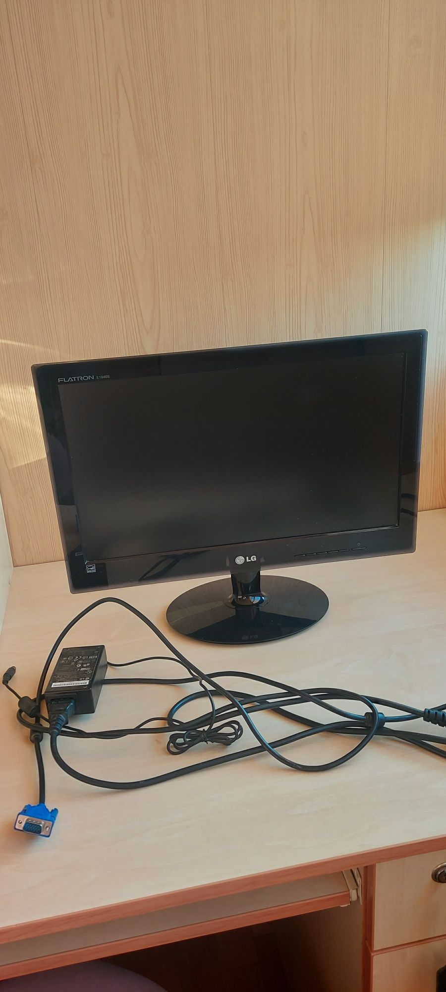 Монитор компьютерный LG 18,5"