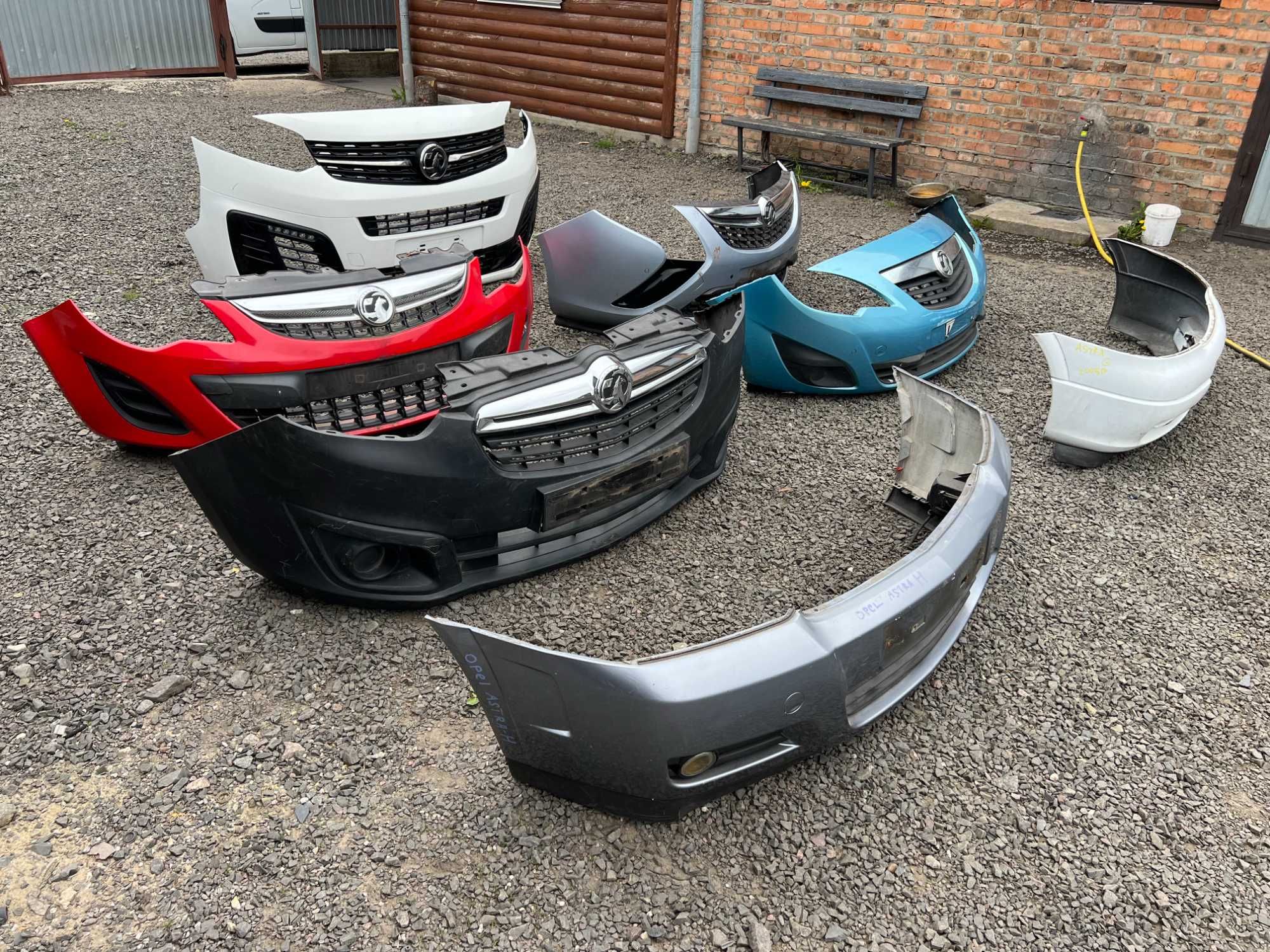 Бампер передній Opel Astra Corsa Combo Vivaro Meriva Movano