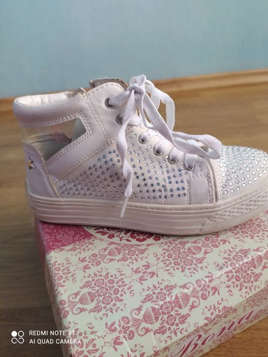 Продаю демисизонные ботинки