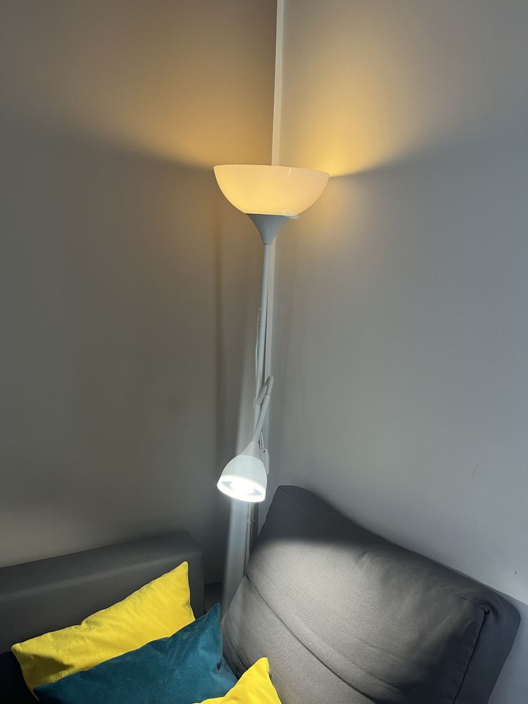 Lampa biała podłogowa