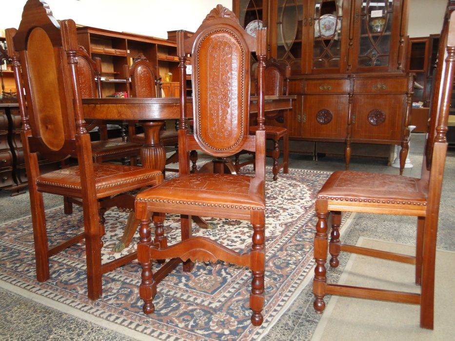 Cadeiras em madeira e couro - Antigas mas em óptimo estado - Valor uni