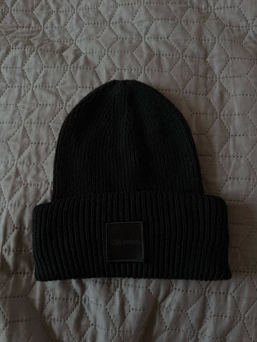 Продам чорна шапка Calvin Klein