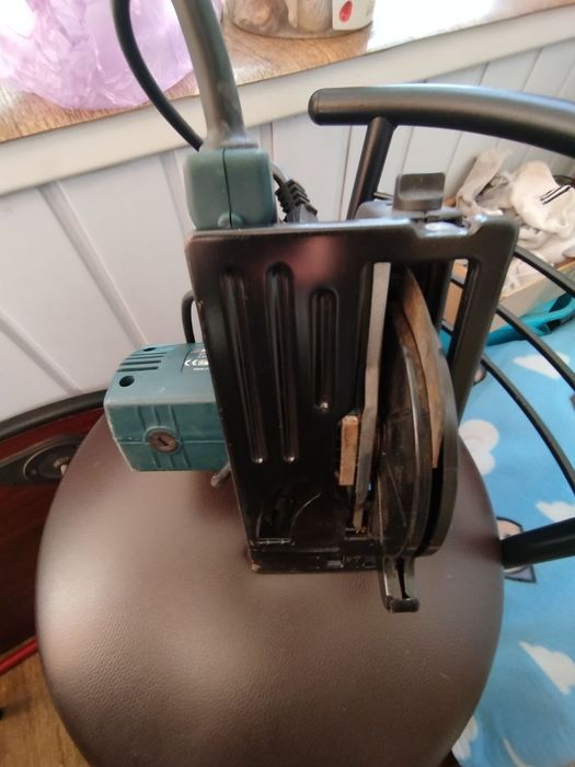 Пила циркулярна в доброму стані