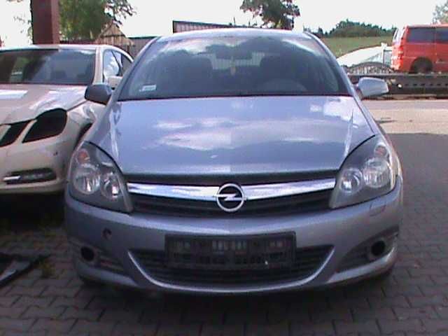 Opel Astra H GTC Lampy zderzak Maska    Kod lakieru Z163