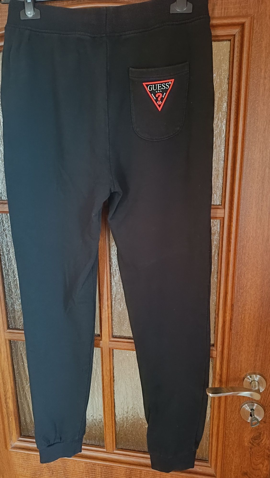Guess spodnie dresowe chłopięce r.170/176