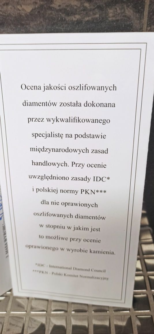 Pierścionek zaręczynowy z diamentem