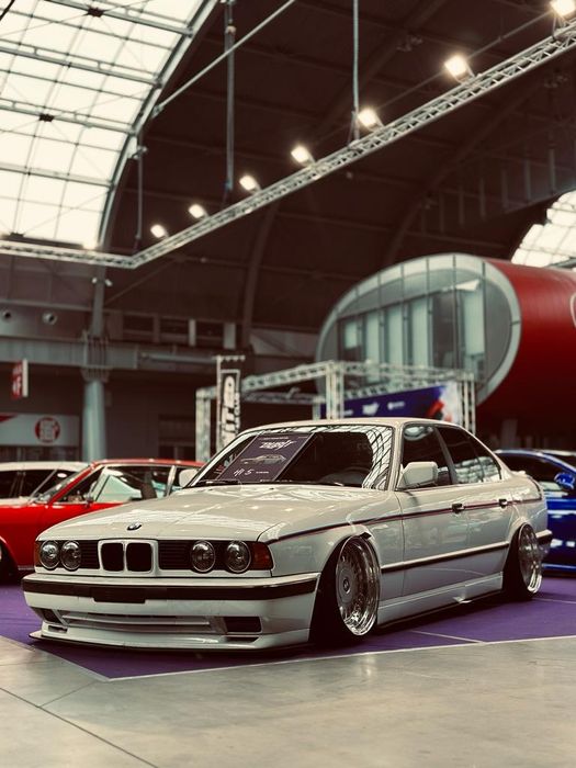 Auto do ślubu wynajem BMW E34 530i V8 Manual