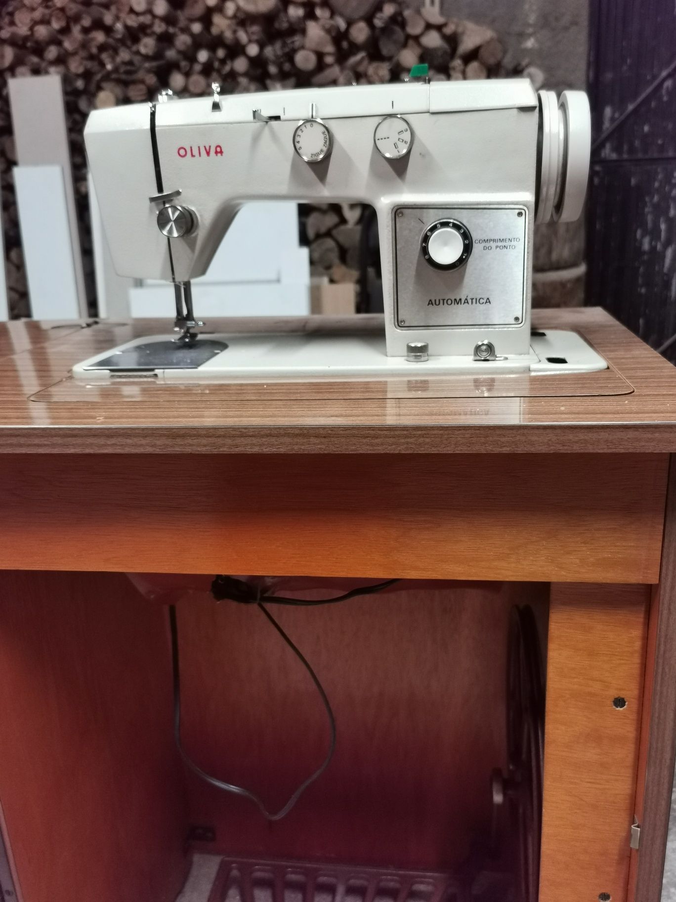 Máquina de costura automática OLIVA