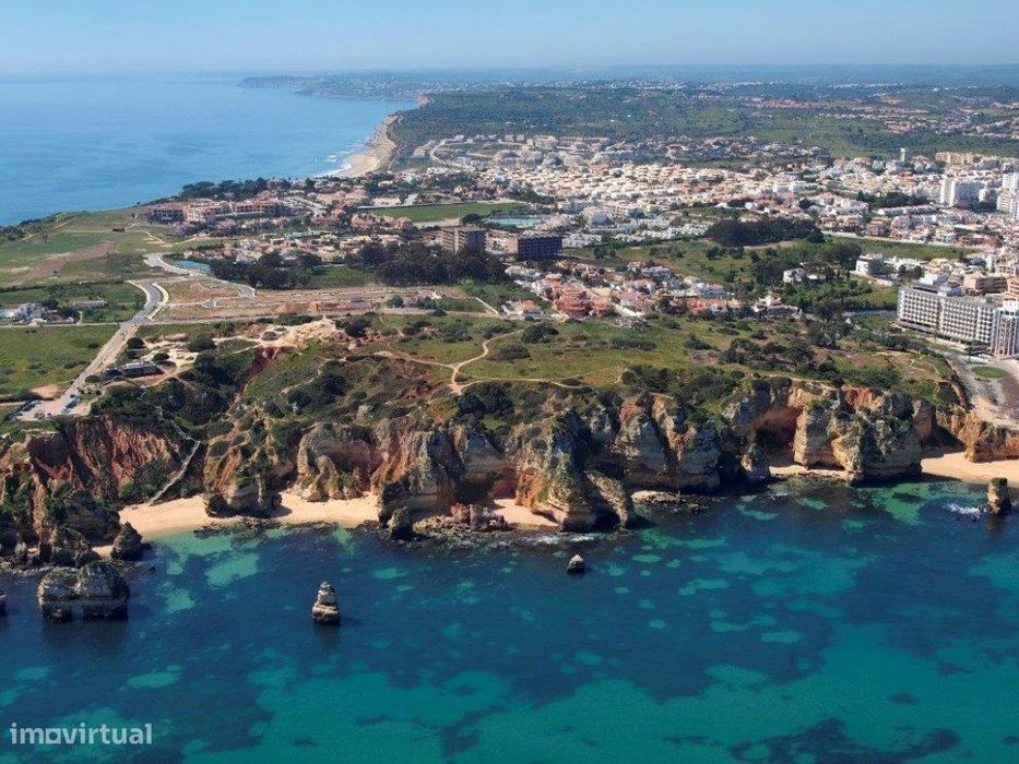 Terreno com Projeto Aprovado para Duas Moradias com Vista Mar , Pon...