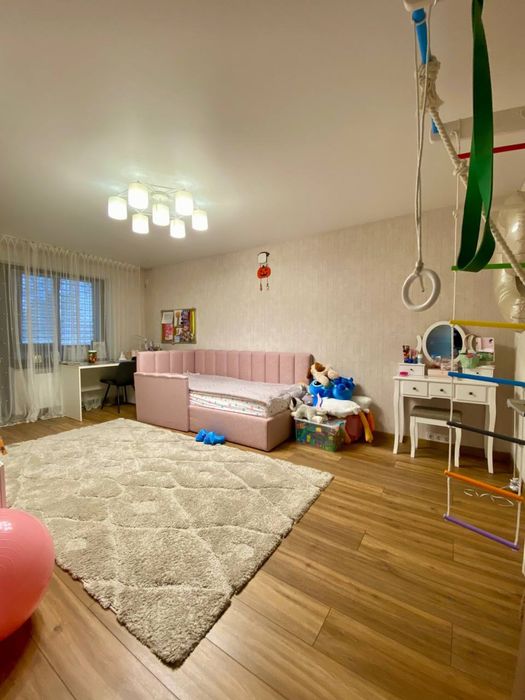 Продам 5 ком. с АО 5 мкрн.