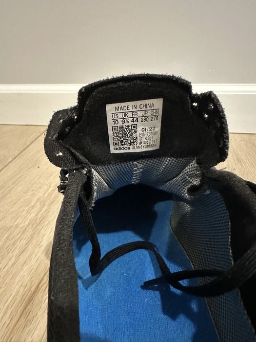 Adidas Terrex чорного кольору