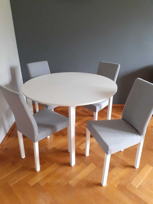 Dwupokojowy apartament z łazienką i kuchnią. 43m2, II piętro, winda.