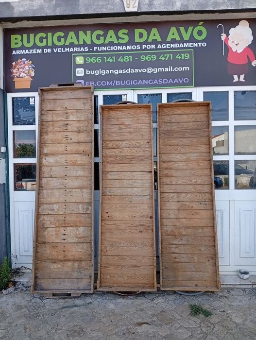 Antigos tabuleiros de pão