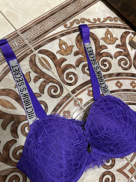 Фіолетовий мереживний бюстгальтер з пуш-ап зі стразами вікторія сикрет