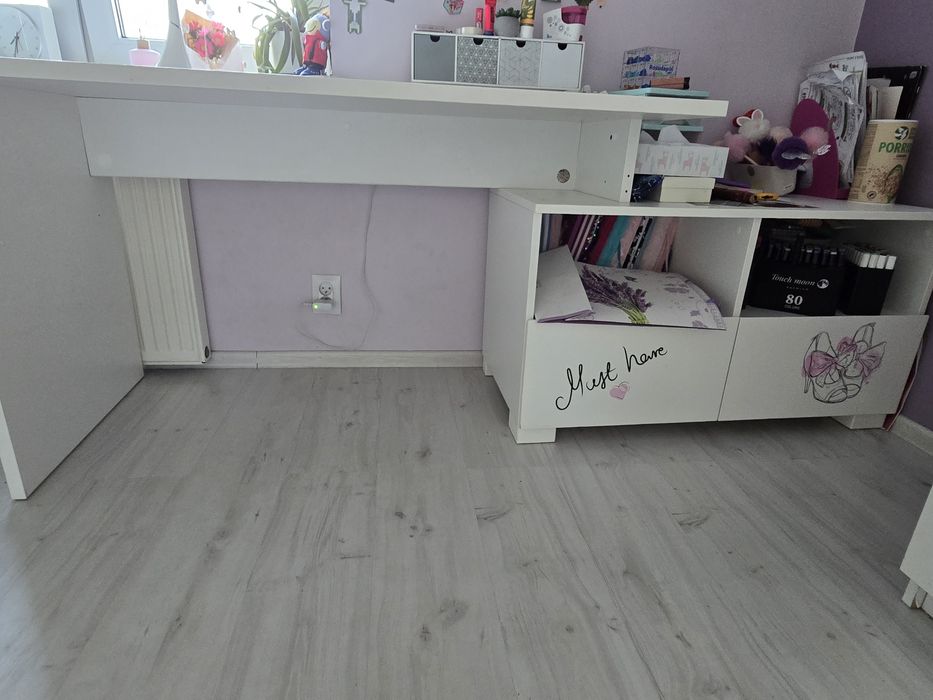 Biurko firmy Meblik z szafką.