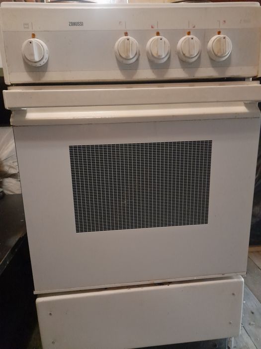 Елекроплита повністю робоча. Добрий стан