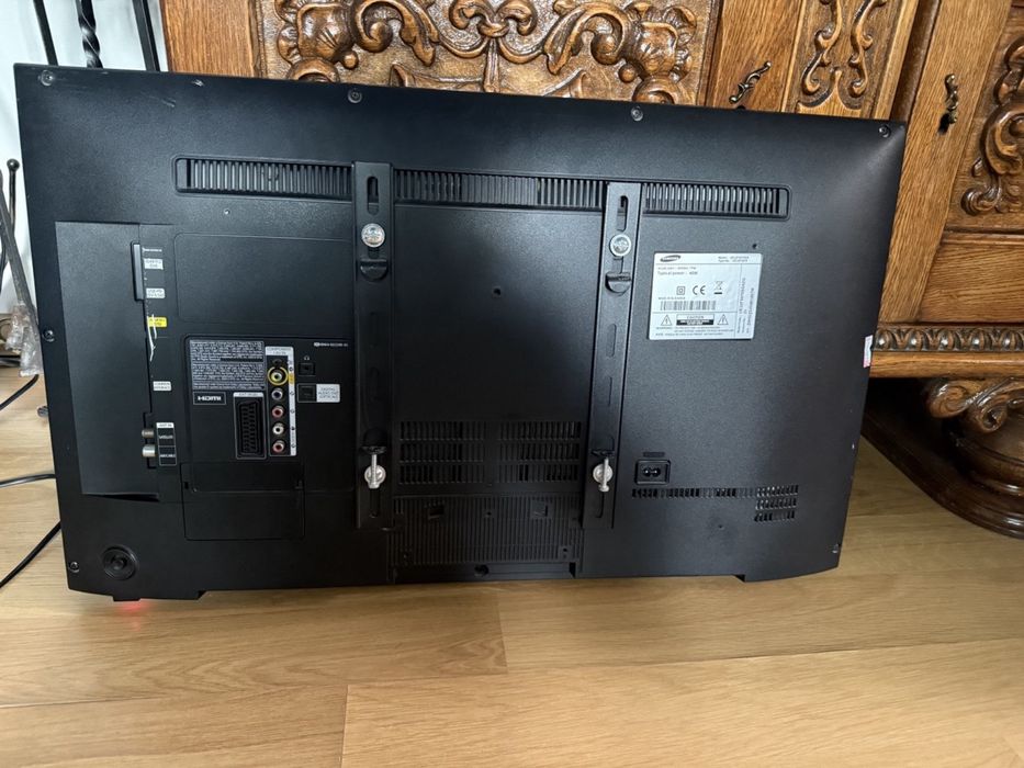 Телевізор Samsung на стіну