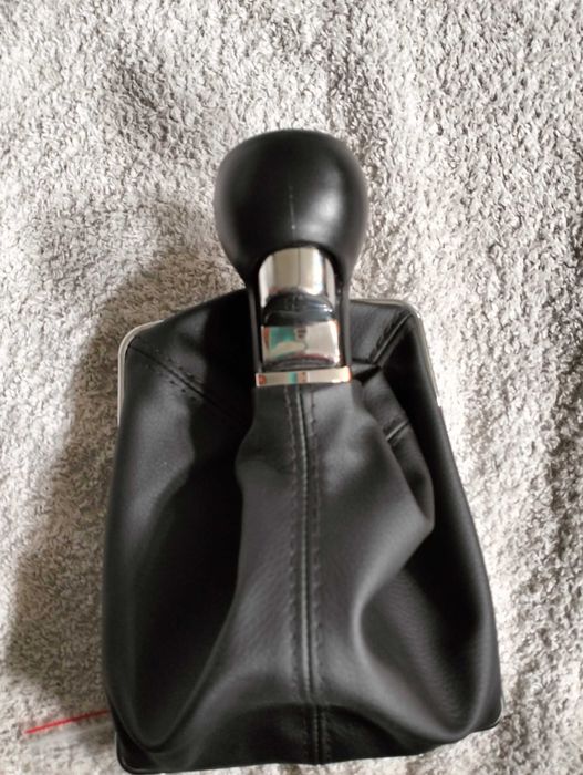 Manete de velocidades com revestimento