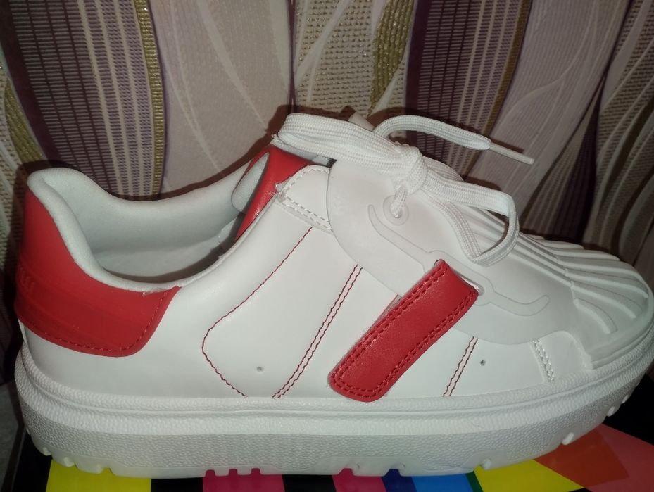 Кросівки жіночі 38 розмір