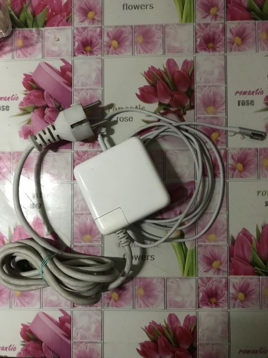 Продам зарядное устройство к MacBook