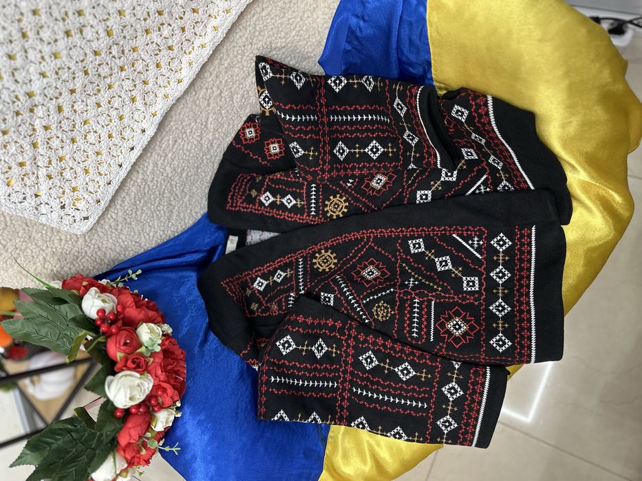 Вишита джинсовка з щільного котону в розмірах.