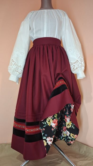 Спідниця в українському стилі вовняна