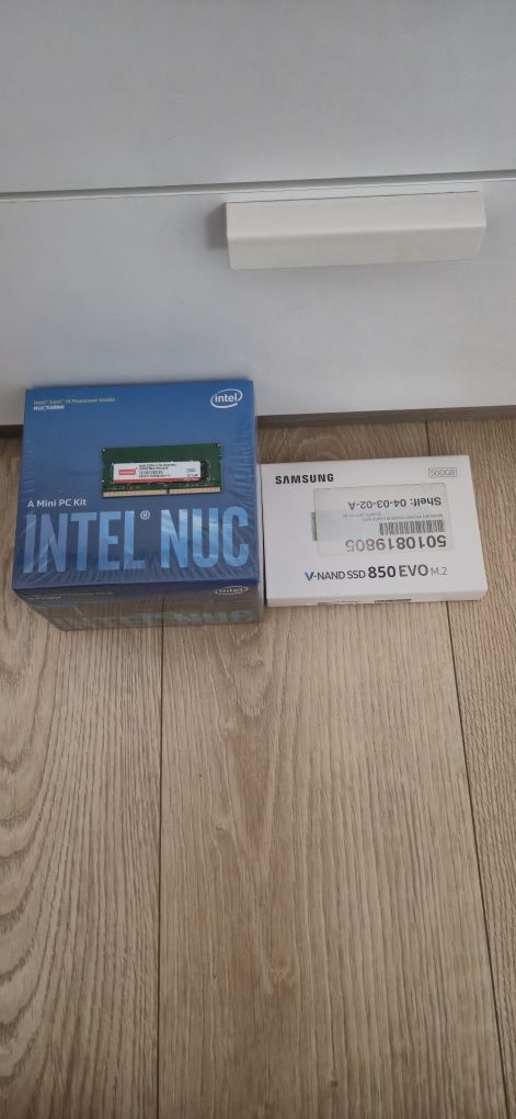 Intel NUC7i5BNK z dyskiem SSD o pojemności 500GB i pamięcią RAM DDR4