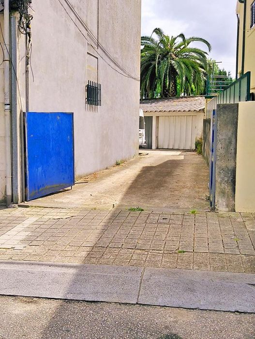 Lugar garagem aluga-se